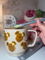 كوب ميكي بانكيك مع الملعقة