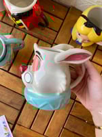 كوب اليس في بلاد العجائب