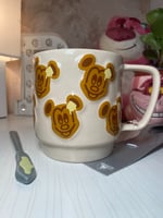 كوب ميكي بانكيك مع الملعقة