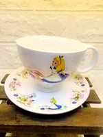 كوب اليس في بلاد العجائب