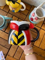 كوب اليس في بلاد العجائب