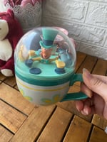 كوب اليس في بلاد العجائب