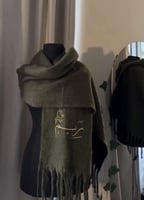 شال الهبه بالاسم بالوان مختلفه