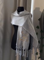 شال الهبه بالاسم بالوان مختلفه