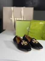 حذاء ايلانور درايفر بعلامة نحاس كبيره TORY BURCH E...