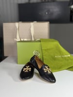 حذاء ايلانور درايفر بعلامة نحاس كبيره TORY BURCH E...