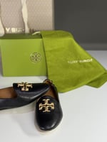 حذاء ايلانور درايفر بعلامة نحاس كبيره TORY BURCH E...