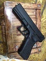 مسدس جلوك خرز حديد وبلاستيك بمخزن مشط اسود