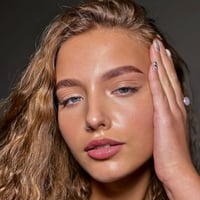 قلم حواجب سائل وجل مزدوج من ريل بيوتي - 002 بني غا...