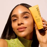 غسول جل منظف لتفتيح البشرة من اكيور - 118 مل