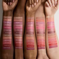 بلاشر أحمر خدود سويد باودر من فنتي بيوتي - 01 باكي...