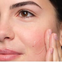 جل مرطب للتحكم في البقع 4% نياسيناميد + بانثينول م...