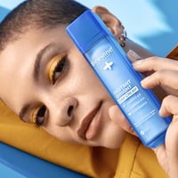 كريم التفتيح النهاري بخلاصة فيتامين سي والهيالورون...