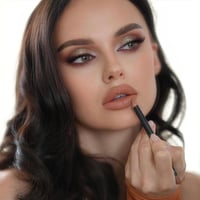 قلم محدد شفاه من نوره بو عوض - لافندر