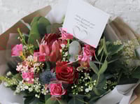 باقة ورد فاصلة أنت اللحظة