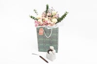 فاصلة ورد ومبخرة العيد