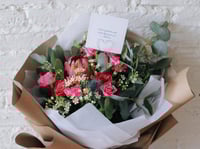 باقة ورد فاصلة أنت اللحظة