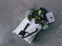 باقة ورد فاصلة كلنا بك فخر