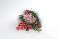 باقة ورد فاصلة همست لي بالحب