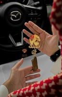 تعليقة سياره كسرة عود على شكل صقر