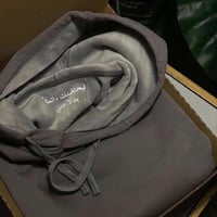 بلوفر لحتضنك دائماً بدلاً عني