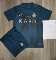 طقم النصر الجديد الاحتياطي لون كحلي تيشيرت مع الشو...