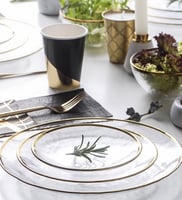 صحن طعام زجاجي فاخر بحدود ذهبية