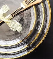 صحن طعام زجاجي فاخر بحدود ذهبية