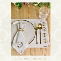 ‎طقم سفرة لشخصين سكري بذهبي وفضي ( 2مفرش + 2منديل...