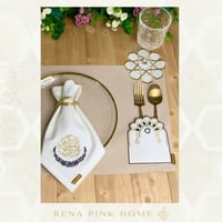 ‎طقم لشخصين ( 2مفرش مثبت جيب ملاعق + 2منديل سفرة)