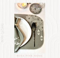 طقم سفرة لشخصين ( 2مفرش صحون + 2منديل )