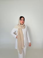 طرحه مكس لون بيجي مع لون سكري