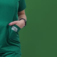 سكراب نسائي أخضر - Green women's scrub