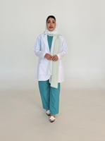 طرحه مكس لون تفاحيي مع لون اف وايت