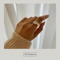 خاتم مطلي بالذهب 18 بتصميم صدفي مميز