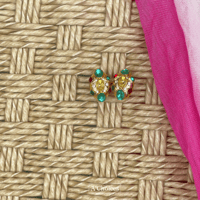 حلق اذن بتصميم كلاسيك مطلية بالذهب عيار 18 مع الأح...