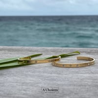 اسورة مصنوع من الستانلس ستيل المطلي بالذهب عيار 18...