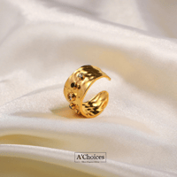 خاتم عريض مطلي بالذهب مع الأحجار الكريمة