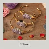 اساور ملفوفة بالأسلاك مطلية ذهب بحجر الأماتيست الك...