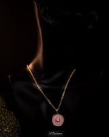 سلاسل ملونه بأشكال مختلفة مطلية ذهب