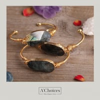 اساور ملفوفة بالأسلاك مطلية ذهب بحجر اللابرادوريت...