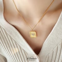 سلسال نسائي مصنوع من الستانلس ستيل المطلي بالذهب ع...