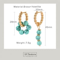 اقراط ذهبية مزينة باحجار كريمة بتصميم معاصر