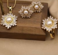 طقم أنيق مكون من عقد وأقراط وخاتم مطلي بالذهب مع ا...