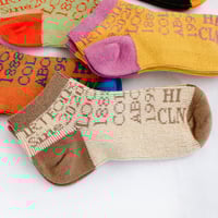 5 جوارب نسائية كتابات ألوان