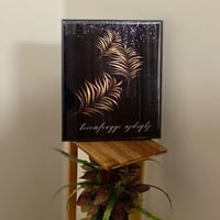 لوحة ريشة زجاجية باطار خشبي