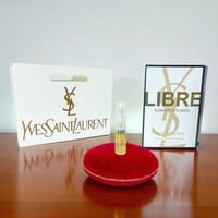 عينة العطر مع الكيس
