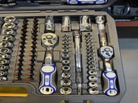 عدة يدوية 218 قطعة