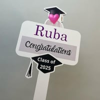 لوحة الخريجة