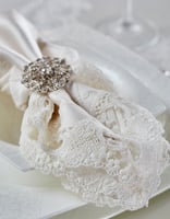 طقم مفارش طاولة Viola لون سكري